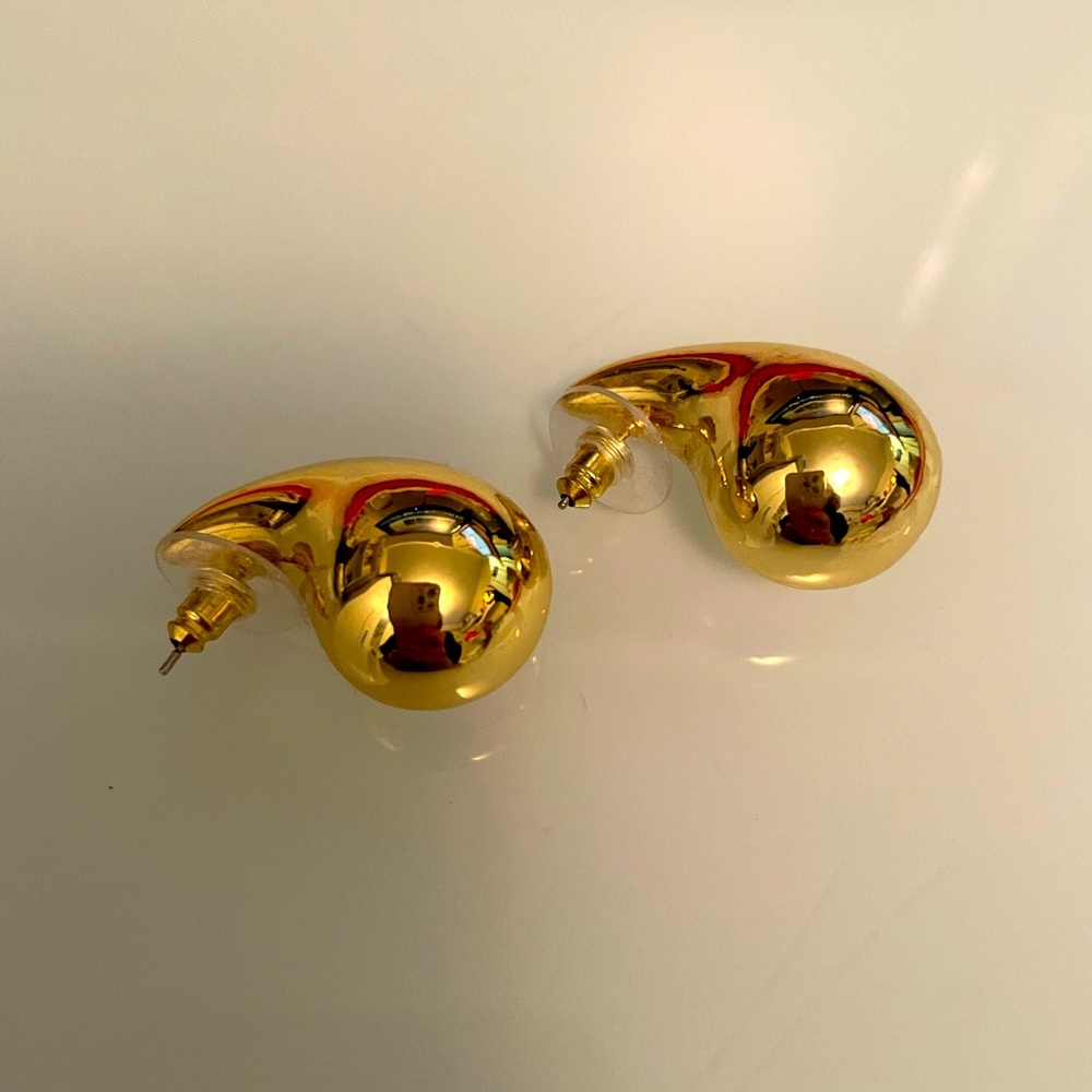 Elegant Gold Teardrop Earrings